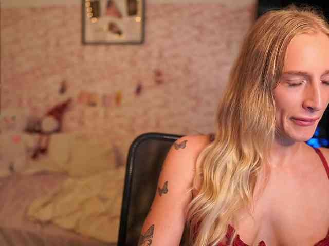 NicoletteShea01 NicoletteShea01