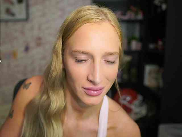 NicoletteShea01 webcam