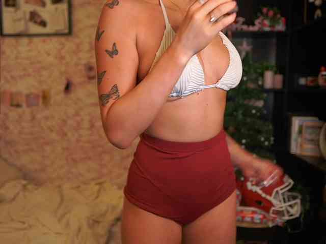 NicoletteShea01 webcam