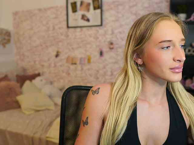 Модель: NicoletteShea01