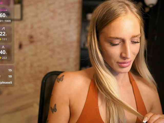 NicoletteShea01 webcam