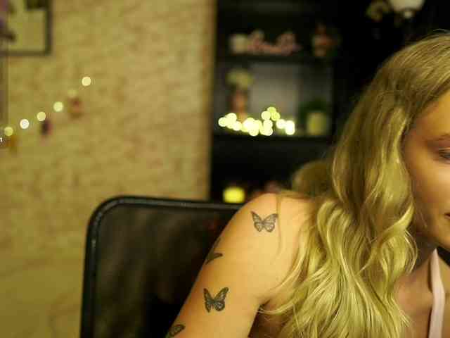 NicoletteShea01 webcam