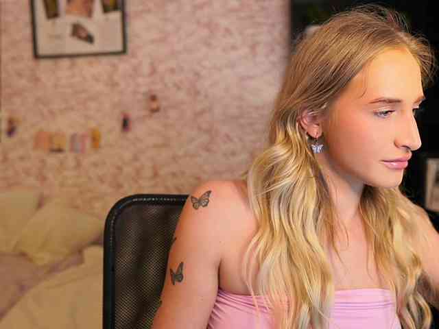 NicoletteShea01 webcam
