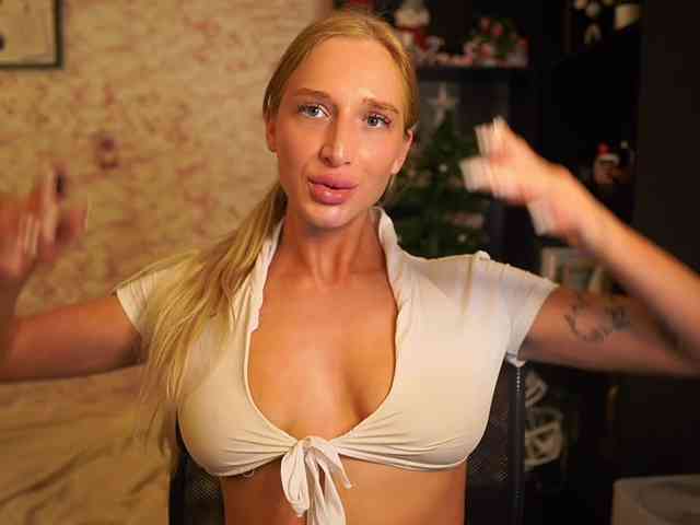 NicoletteShea01 webcam