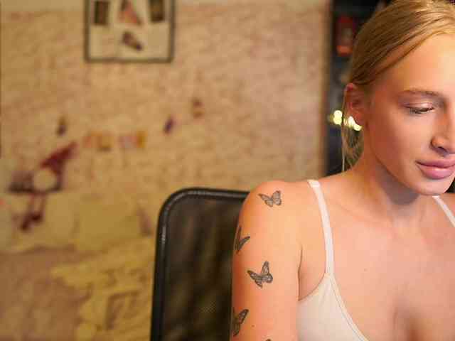 NicoletteShea01 webcam