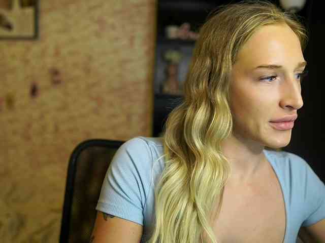 NicoletteShea01 webcam
