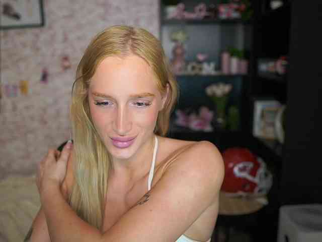 NicoletteShea01 webcam