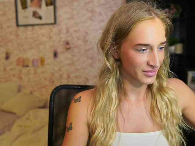 NicoletteShea01 webcam