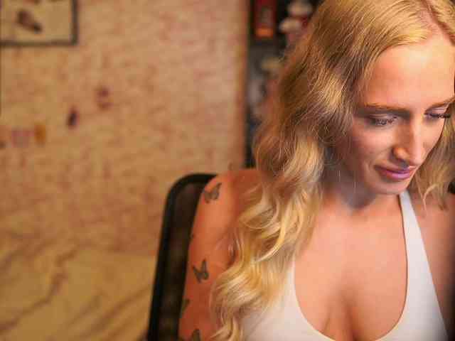 NicoletteShea01 webcam