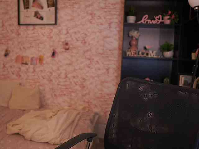 NicoletteShea01 webcam