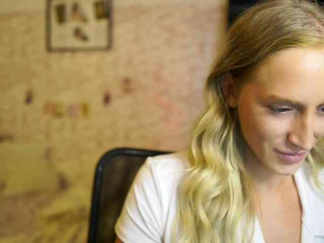 NicoletteShea01 webcam