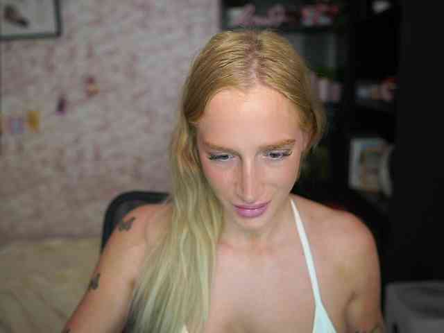 NicoletteShea01 webcam