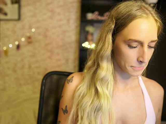 NicoletteShea01 webcam