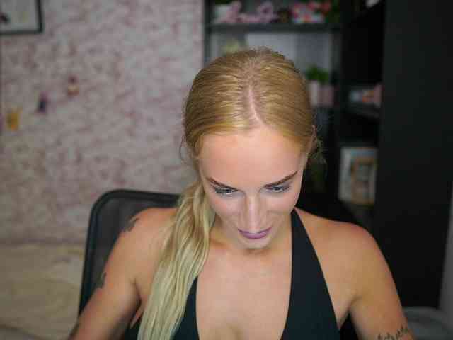 NicoletteShea01 webcam