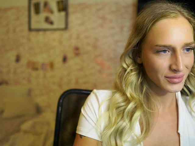 NicoletteShea01 webcam