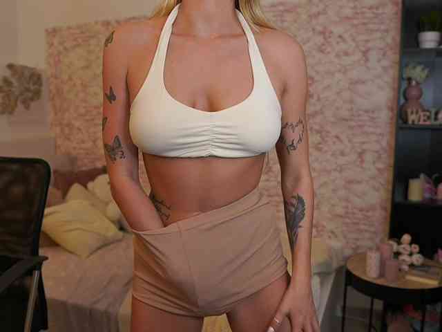 NicoletteShea01 webcam