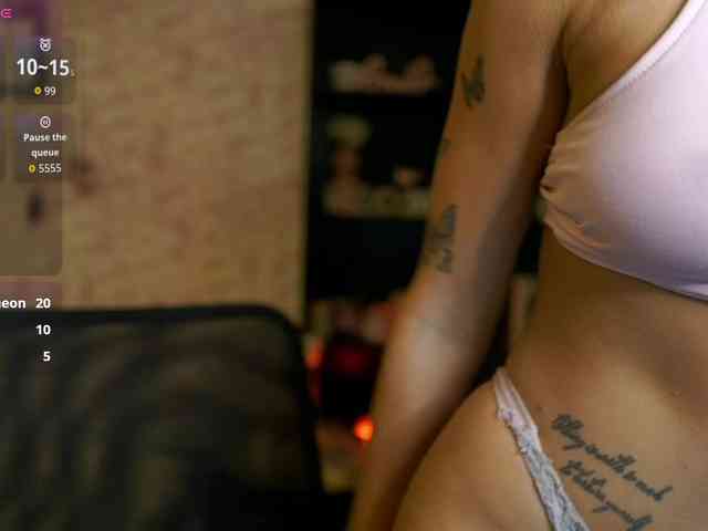 NicoletteShea01 webcam