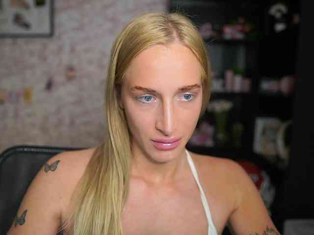 NicoletteShea01 webcam