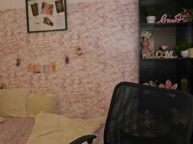 NicoletteShea01 webcam