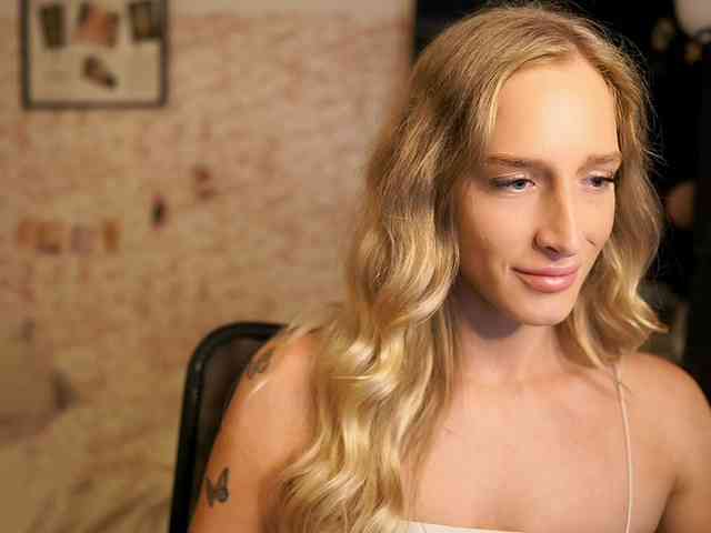 NicoletteShea01 webcam