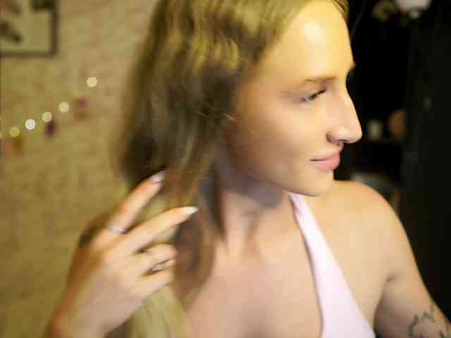 NicoletteShea01 webcam