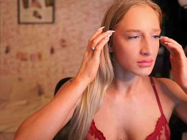 NicoletteShea01 webcam