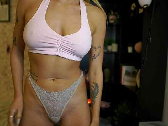 NicoletteShea01 webcam