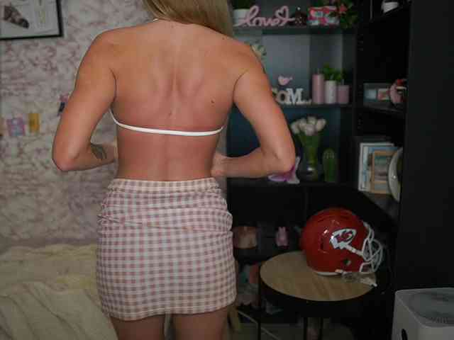 NicoletteShea01 webcam