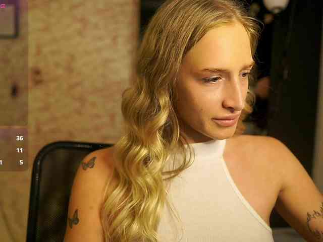 NicoletteShea01 webcam