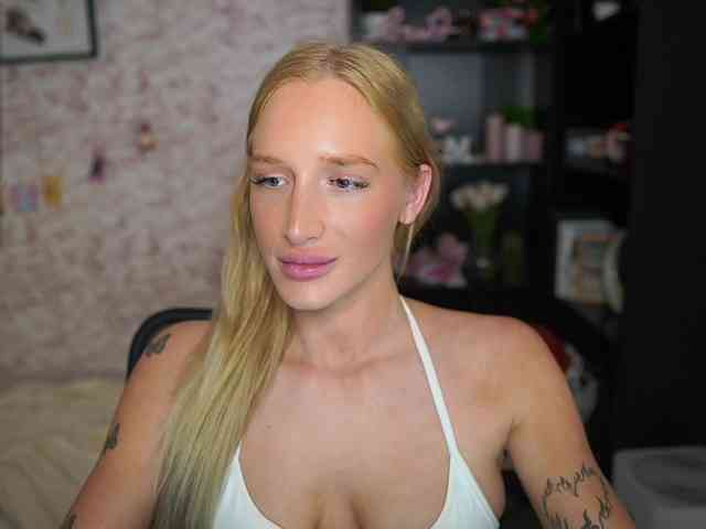 NicoletteShea01 webcam