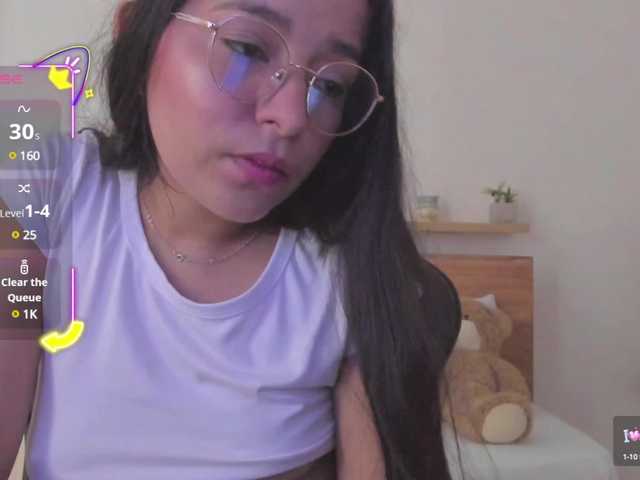 lucy-blue28 webcam bongacams model stream image