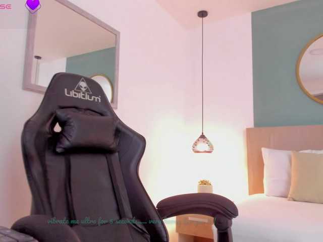 lucy-blue28's BongaCams show and profile