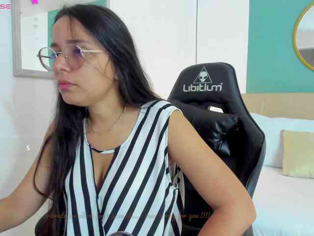 lucy-blue28 webcam