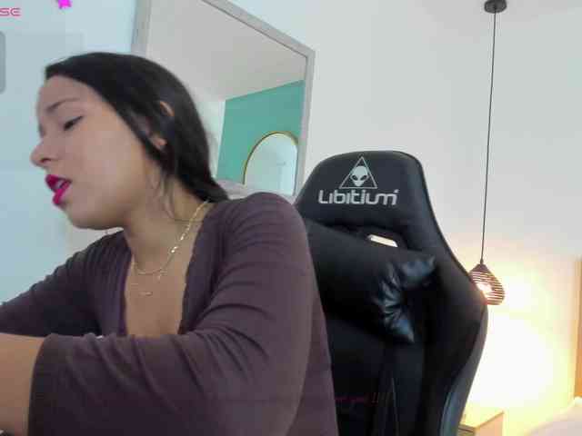 lucy-blue28 webcam