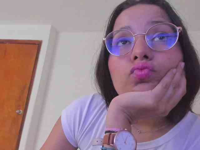 lucy-blue28 webcam