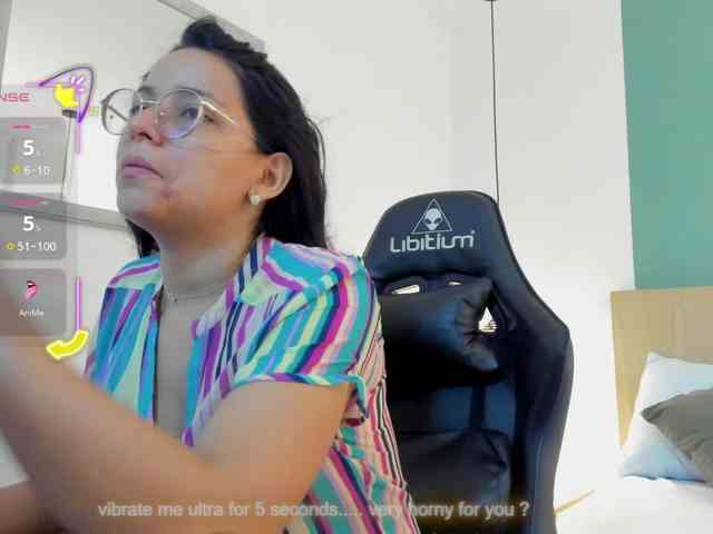 lucy-blue28 webcam