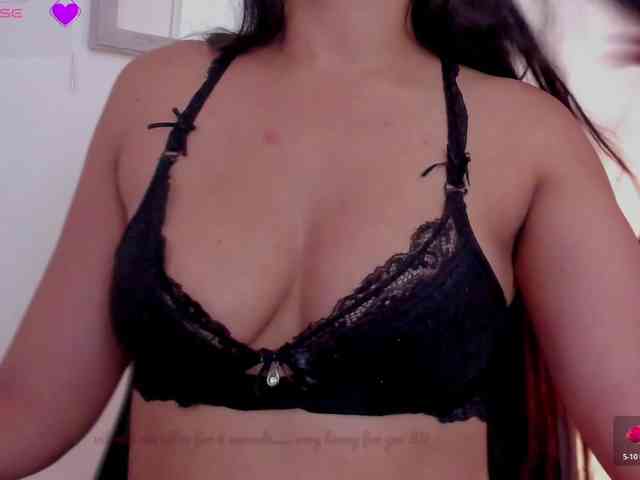 lucy-blue28 Live Webcam on BongaCams