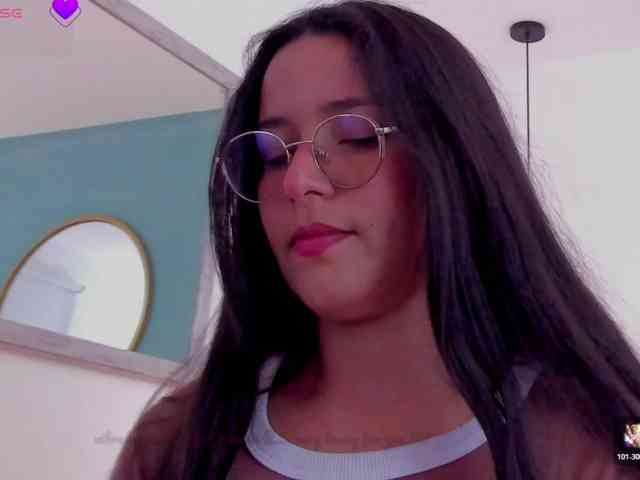 lucy-blue28 Live Webcam on BongaCams