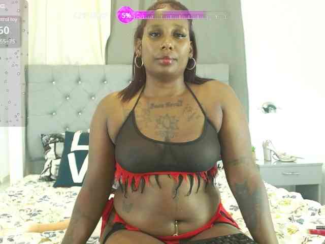 NaomyMoore webcam