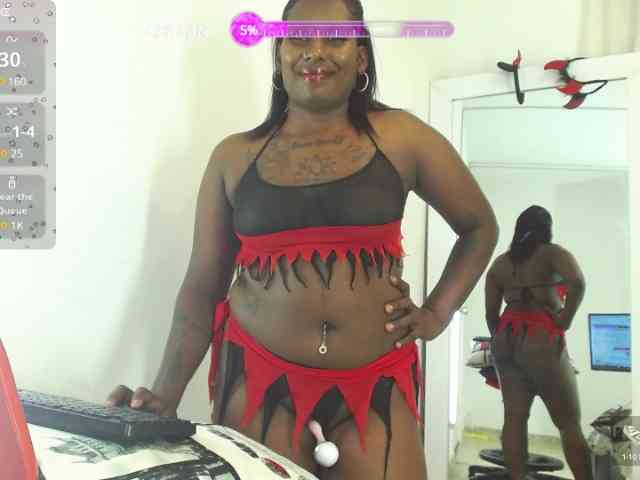 NaomyMoore webcam