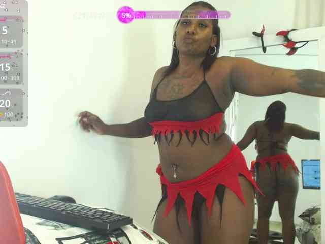 NaomyMoore webcam