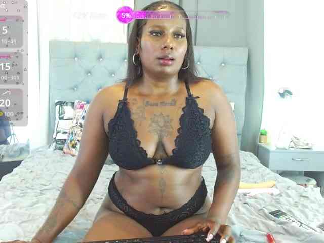NaomyMoore webcam