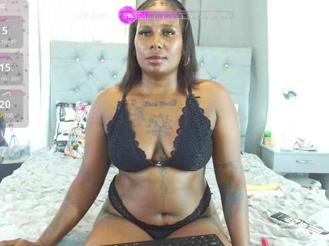 NaomyMoore webcam