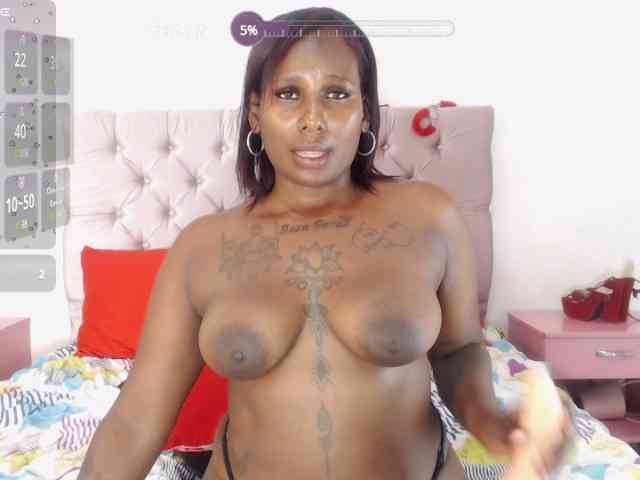 NaomyMoore webcam