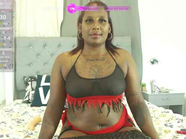 NaomyMoore webcam