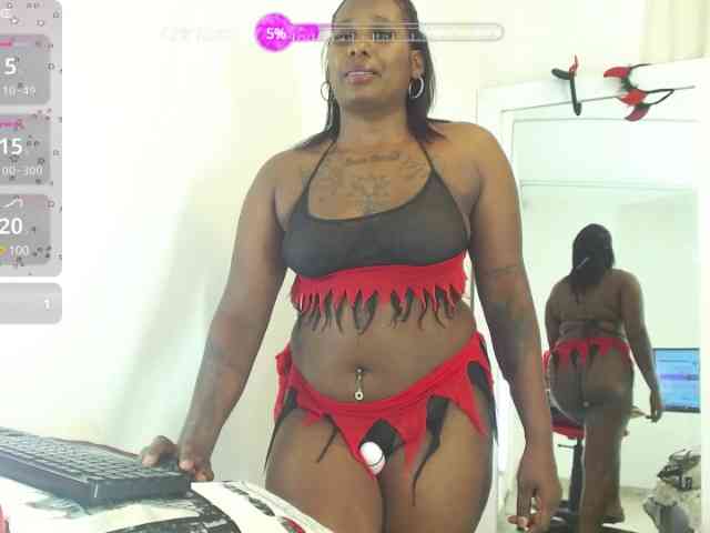 NaomyMoore webcam