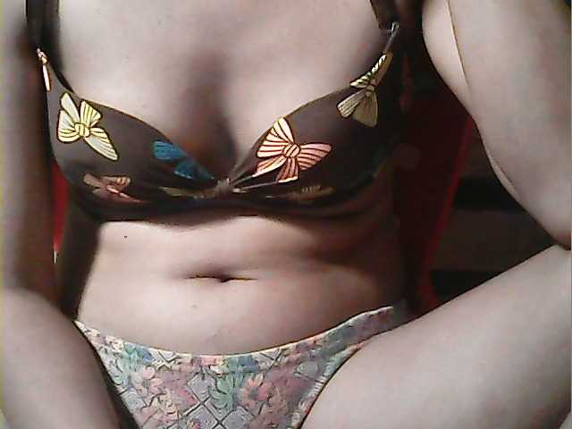 flowerhairypinay's BongaCams show and profile