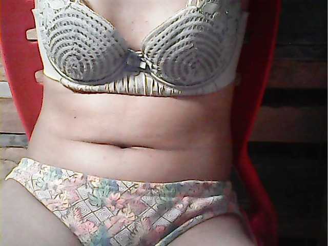 flowerhairypinay's BongaCams show and profile