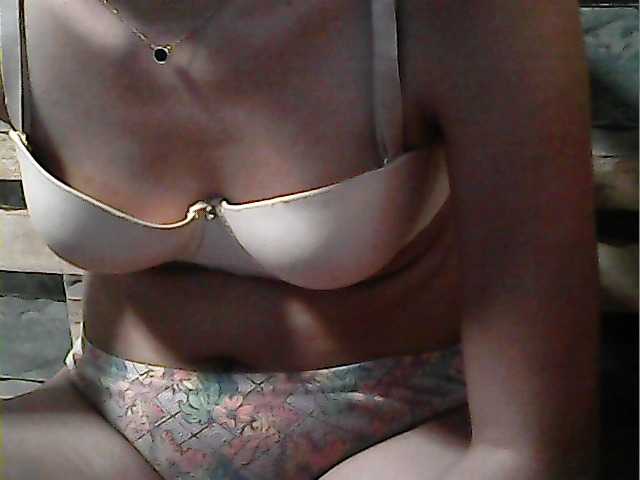 flowerhairypinay's BongaCams show and profile