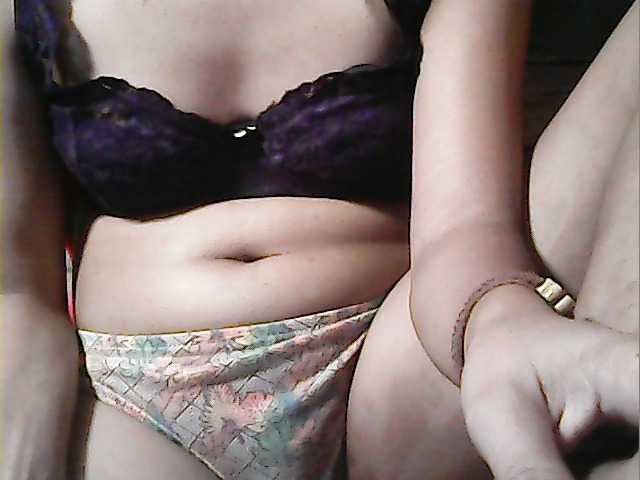 flowerhairypinay's BongaCams show and profile